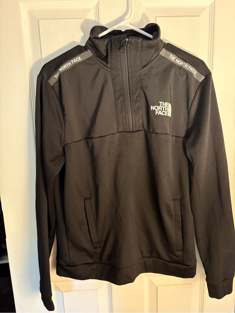 The North Face Men's Black Half-Zip Lightweight Pullover